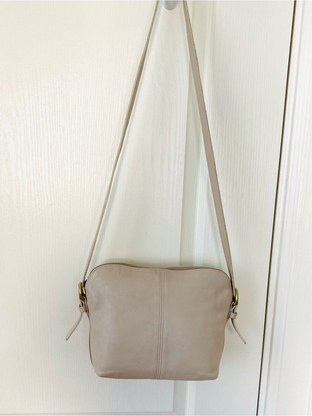 Coach Vintage 1980s Cream Bone Color Leather Crossbody Bag 0592-358